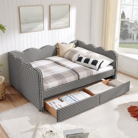 Full Size Cozy Gingham Daybed
