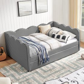 Full Size Cozy Gingham Daybed with Twin Size Trundle