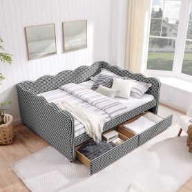 Queen Size Cozy Gingham Daybed