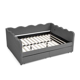 Queen Size Cozy Gingham Daybed